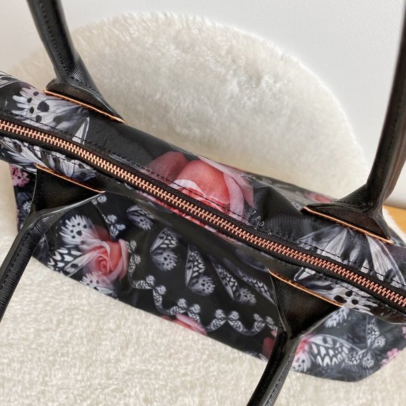 Ted Beaker Large Black Weekend/Travel Tote Bag 18"L x 8"W x 15"H - Picture 5 of 11